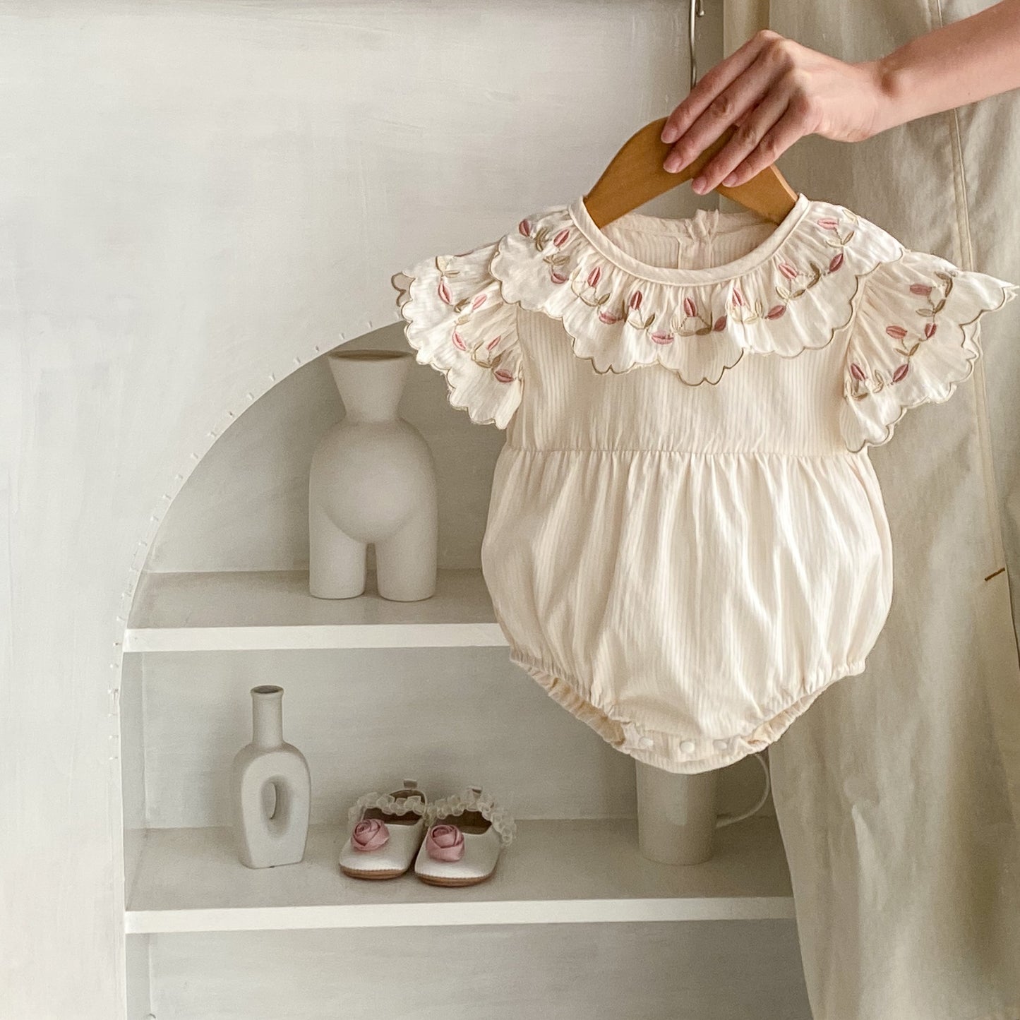 【BABY】夏新作 オールコットン刺繍花襟ロンパースSK062310