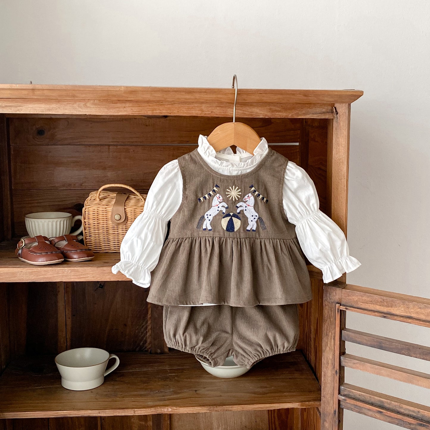 【BABY&KID】コーデュロイアニマル刺繡ベスト&ブルマ、ホワイトトップスSK031301