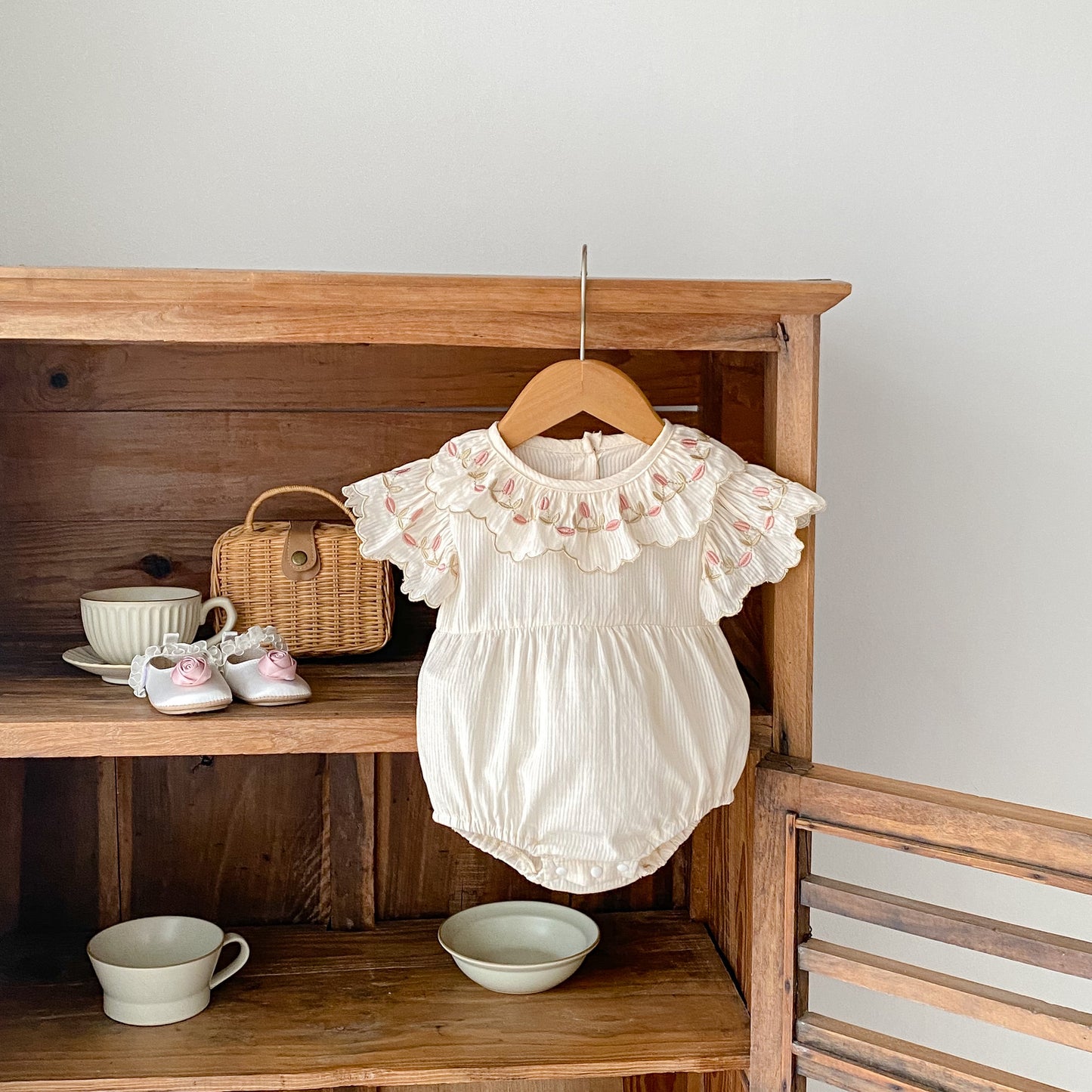 【BABY】夏新作 オールコットン刺繍花襟ロンパースSK062310