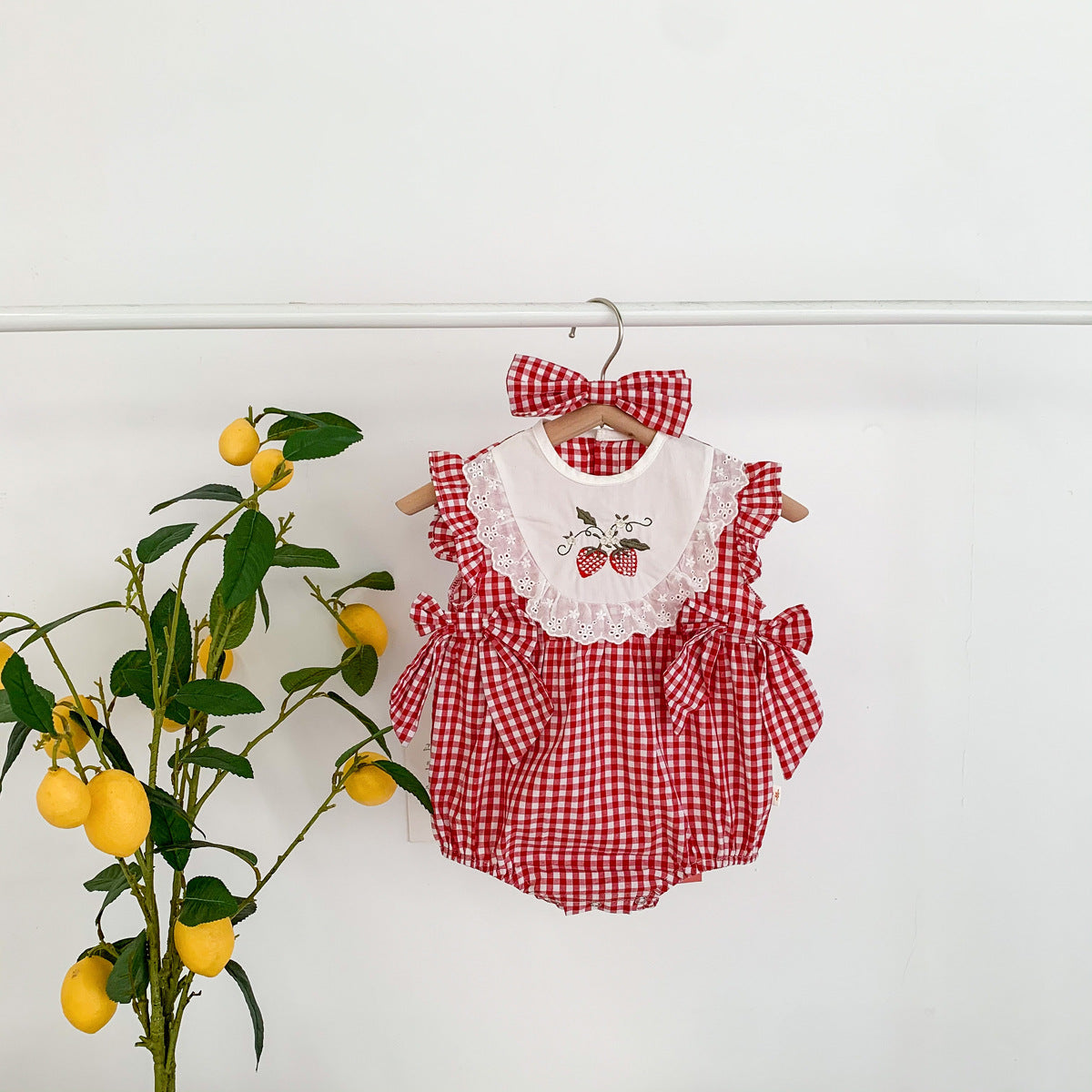 【BABY】夏新作 イチゴ柄チェックロンパースSK062302