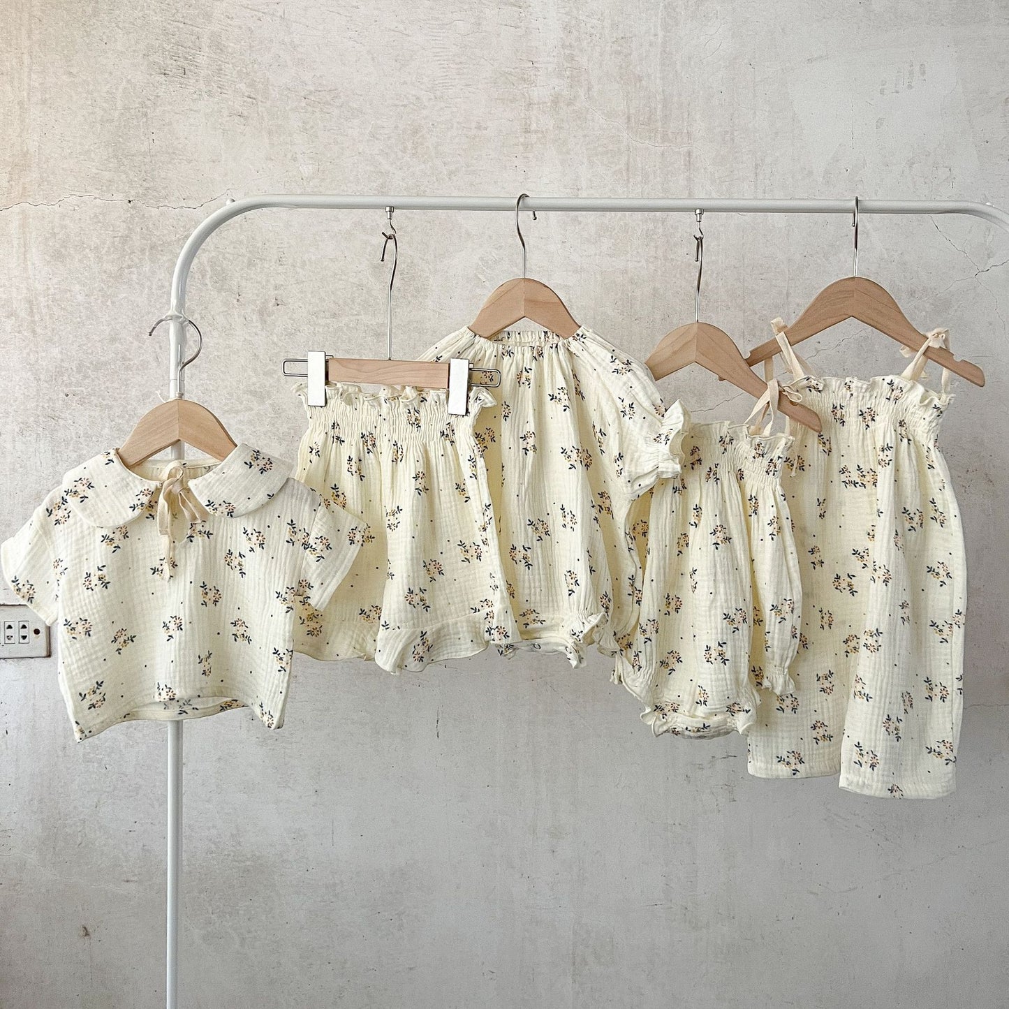 【BABY】コットン花柄半袖ロンパース、キャミロンパース、トップスセット、サロペットSK062112