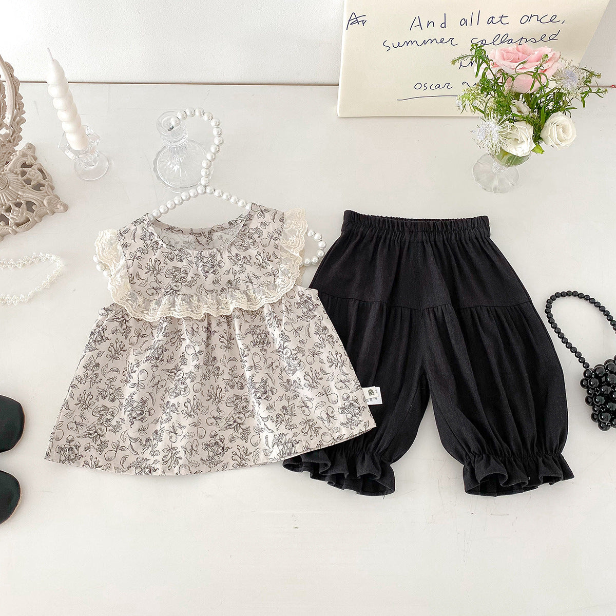 【BABY】夏新作 小花柄ブラウス、ブラックパンツSK092634