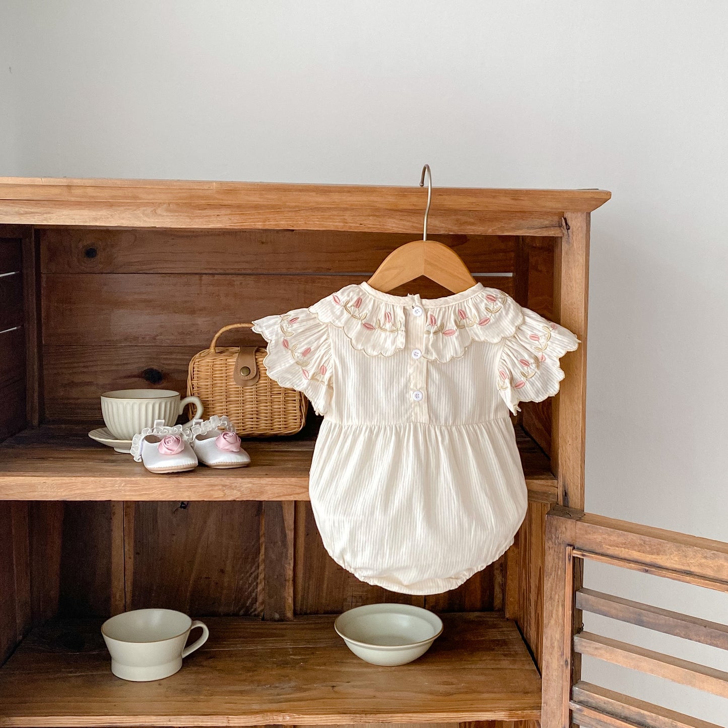 【BABY】夏新作 オールコットン刺繍花襟ロンパースSK062310