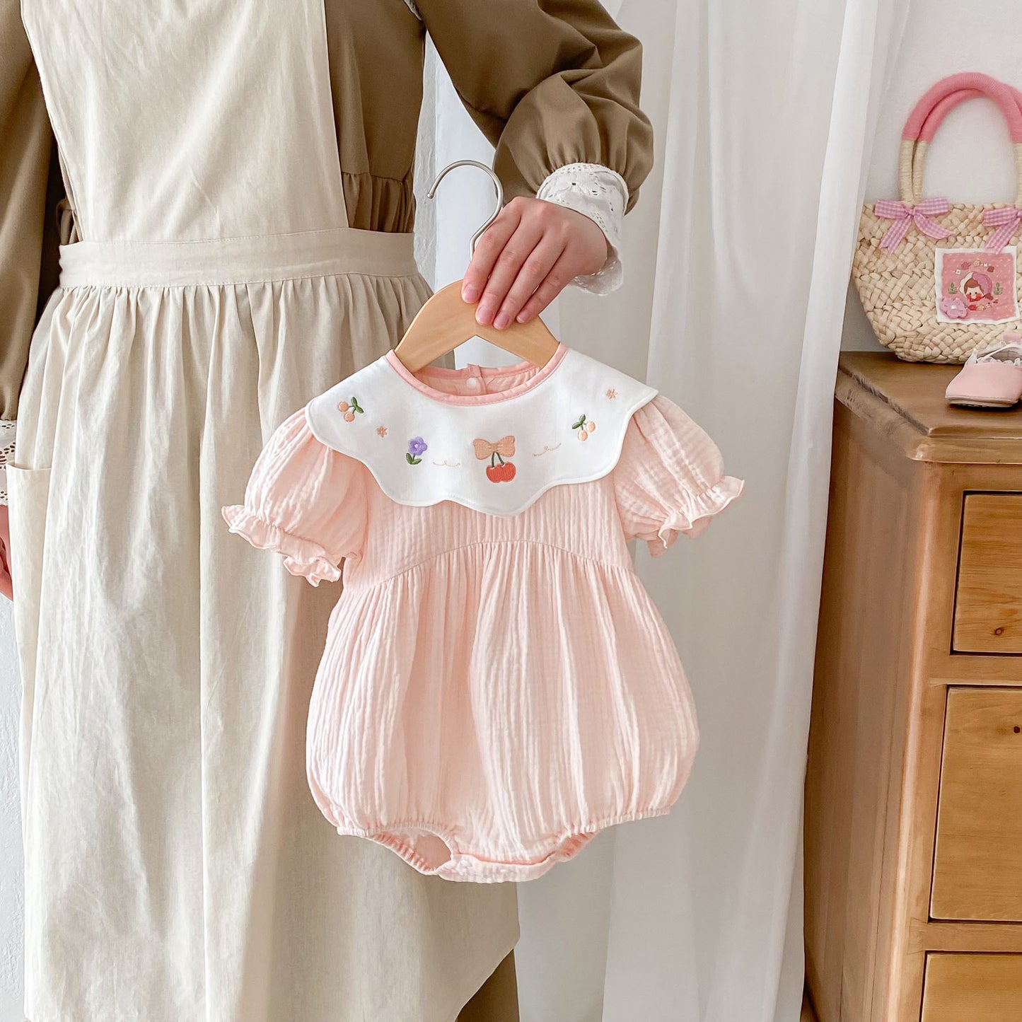 【BABY】夏新作 綿ガーゼ刺繍ロンパースSK090303