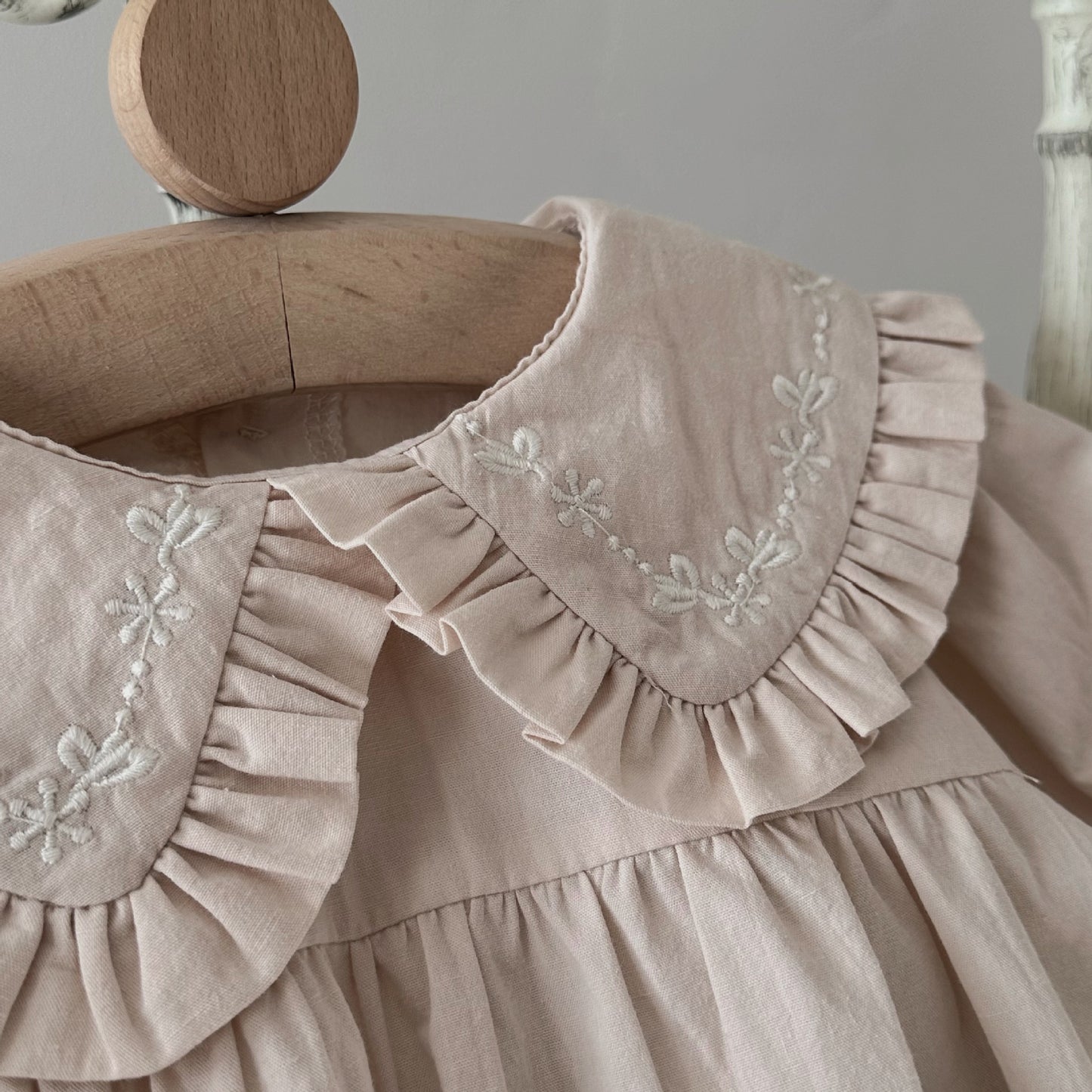【BABY】花柄刺繡ロンパースSK022605