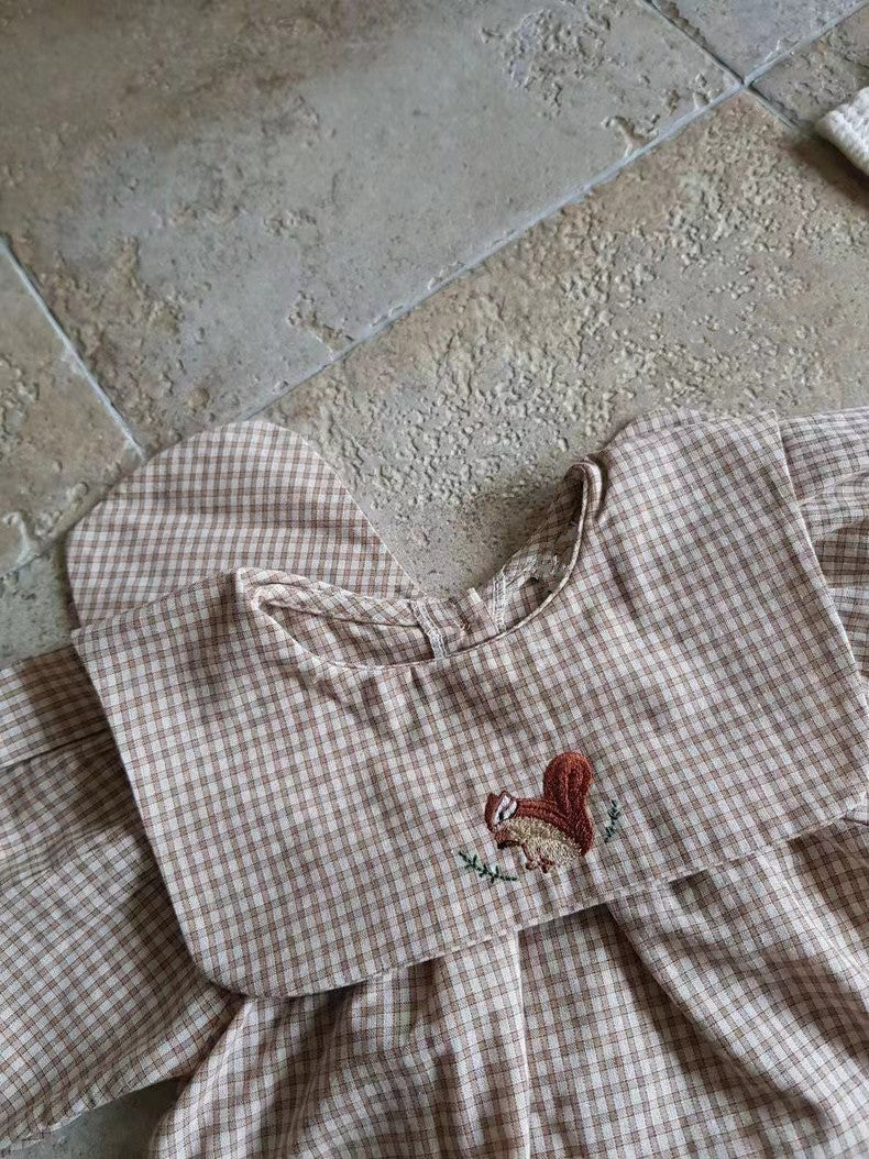 【BABY】リス刺繡可愛いロンパースSK022601