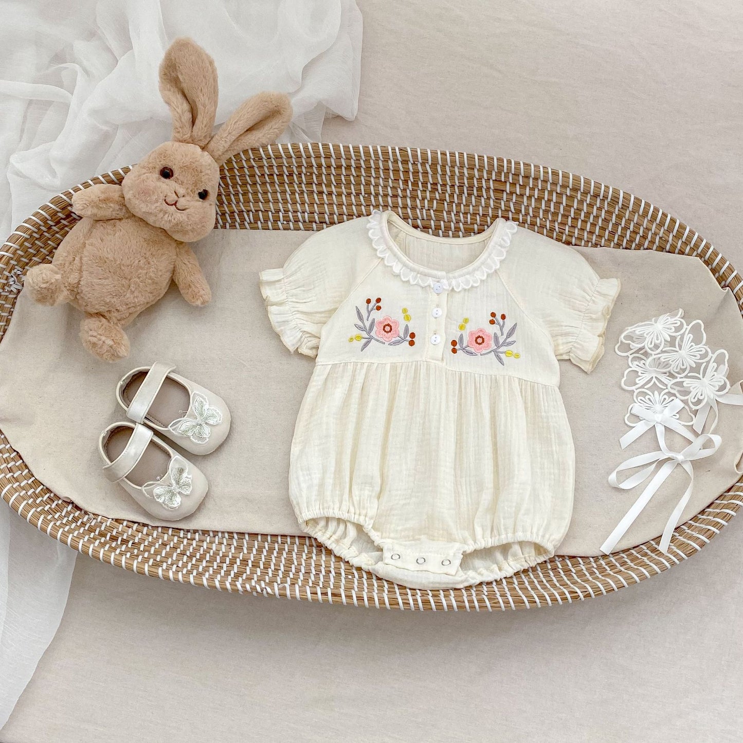 【BABY】夏新作 ナチュラルしわコットン刺繍ロンパースSK062311