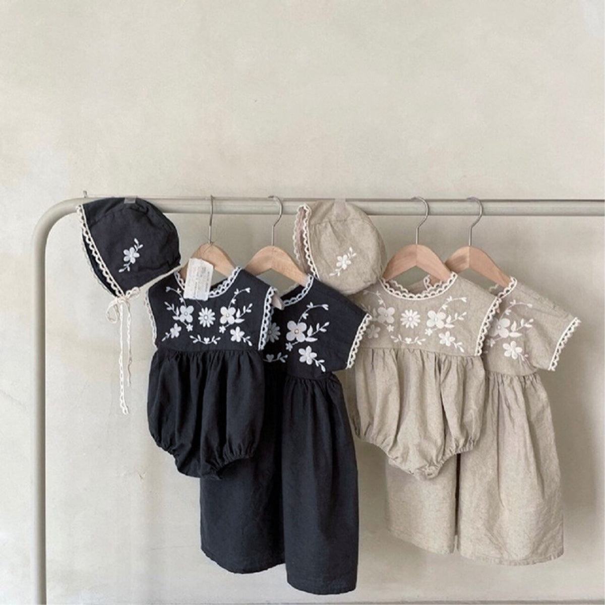【BABY】夏新作 綿麻フラワー刺繍ロンパースSK091115