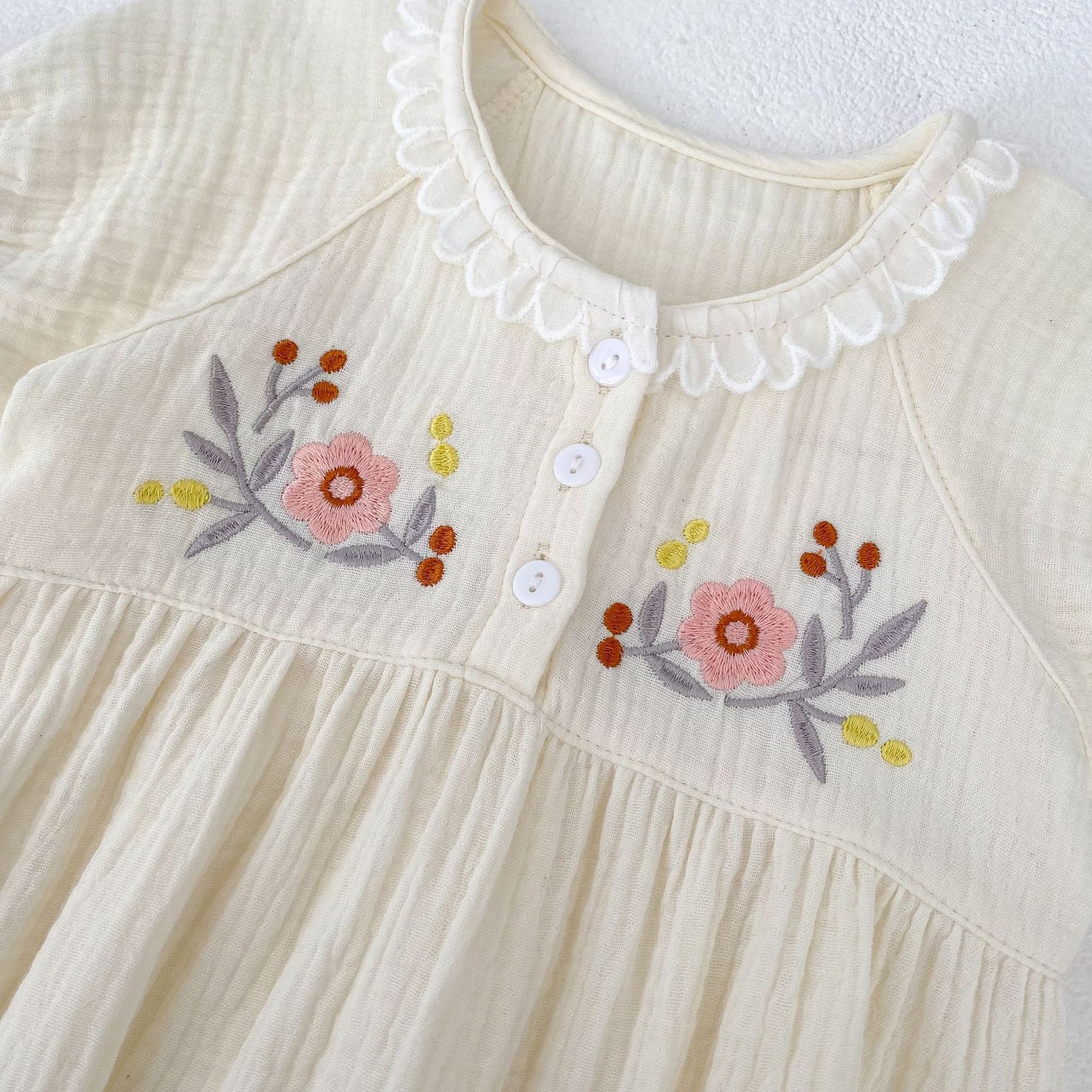 【BABY】夏新作 ナチュラルしわコットン刺繍ロンパースSK062311