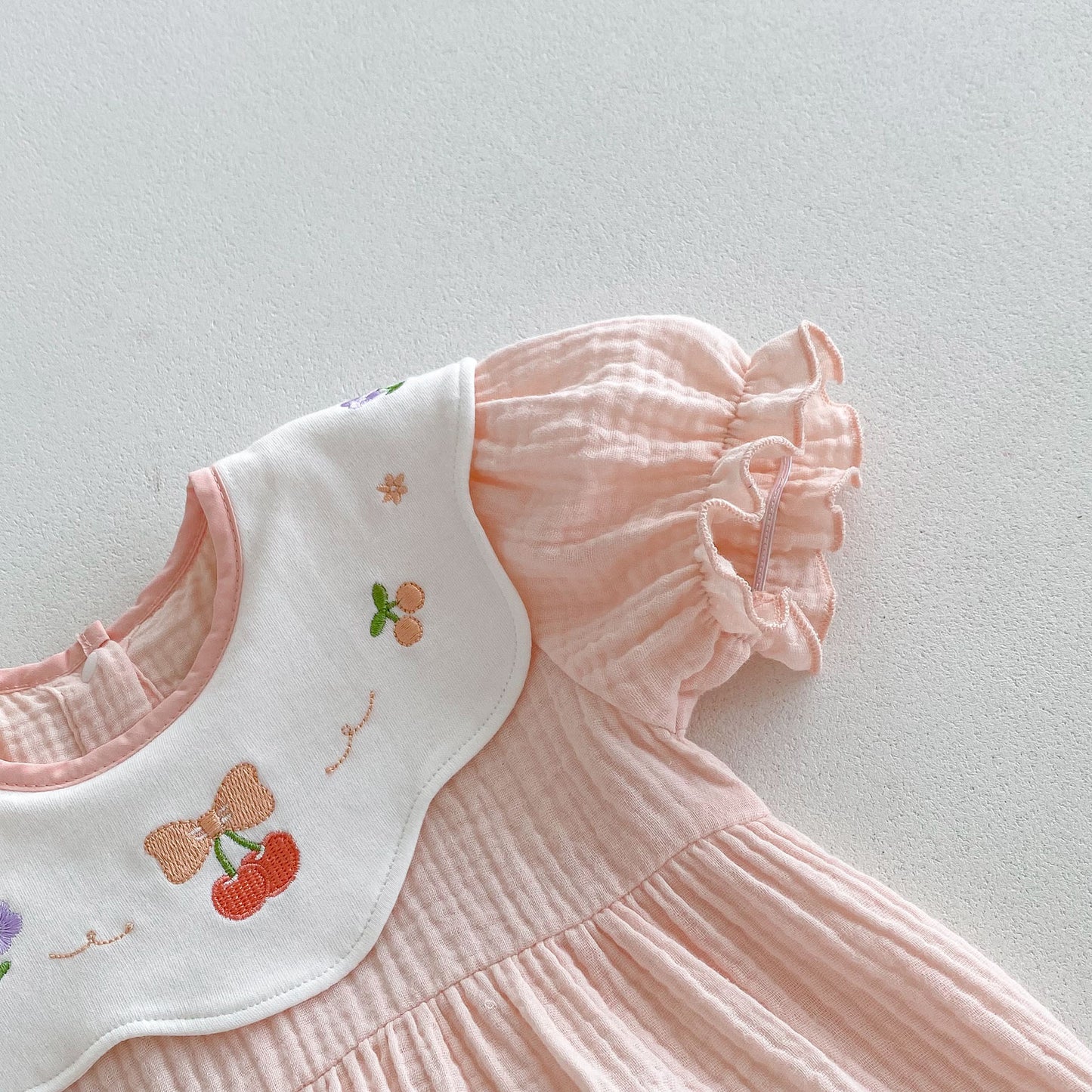 【BABY】夏新作 綿ガーゼ刺繍ロンパースSK090303