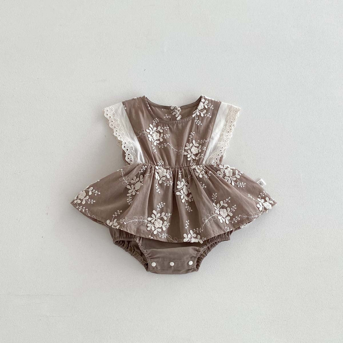 【BABY】夏新作 フリル花刺繡ロンパースSK081303