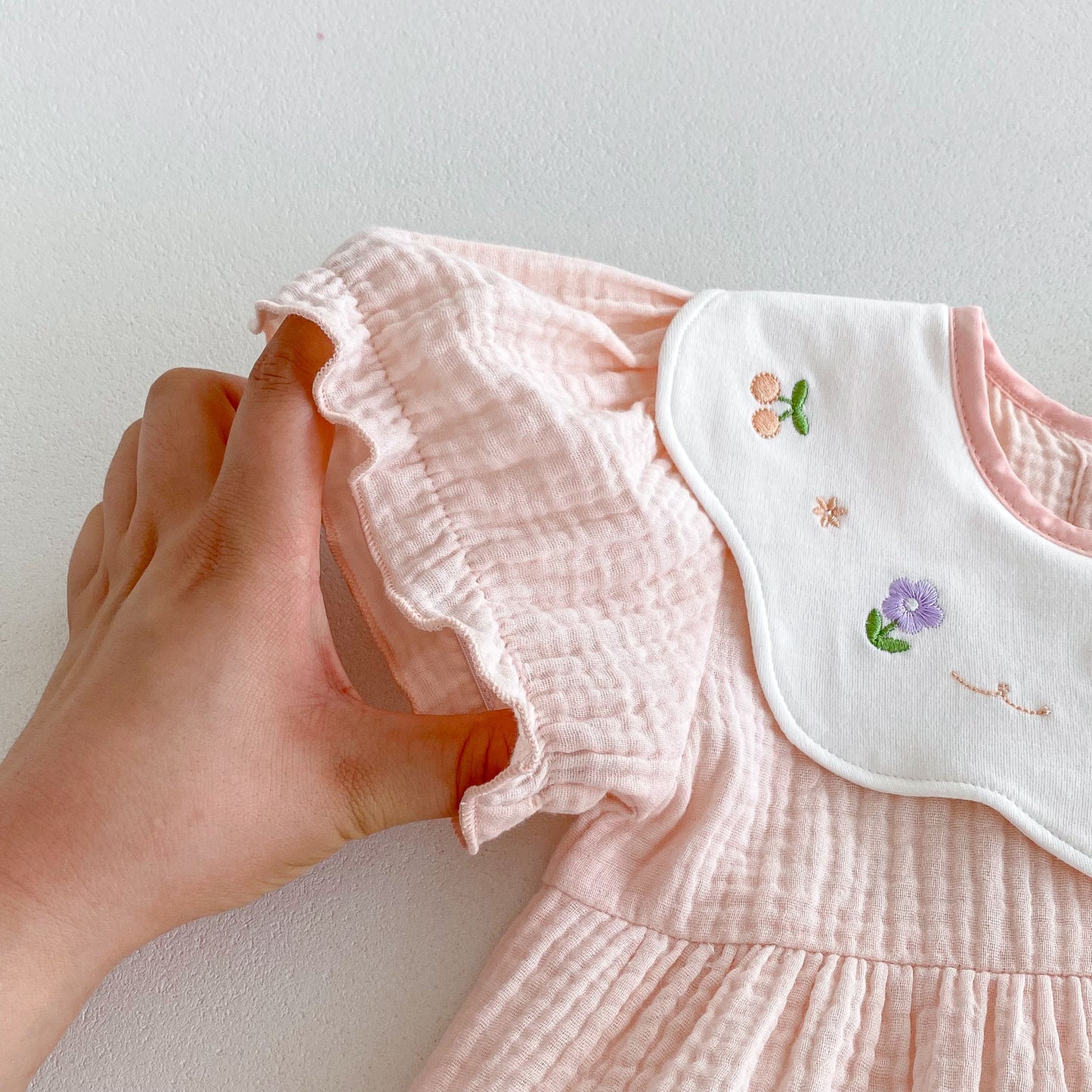 【BABY】夏新作 綿ガーゼ刺繍ロンパースSK090303