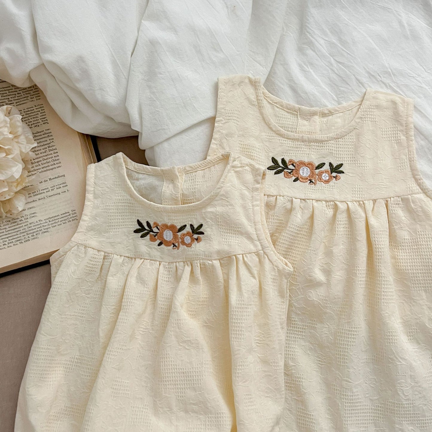 【姉妹服】夏新作 フラワー刺繍ノースリーブロンパース、ワンピースSK081625