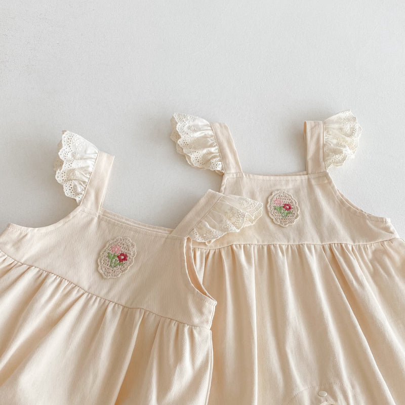 【BABY】花柄トップス、花刺繍サロペットパンツSK092318