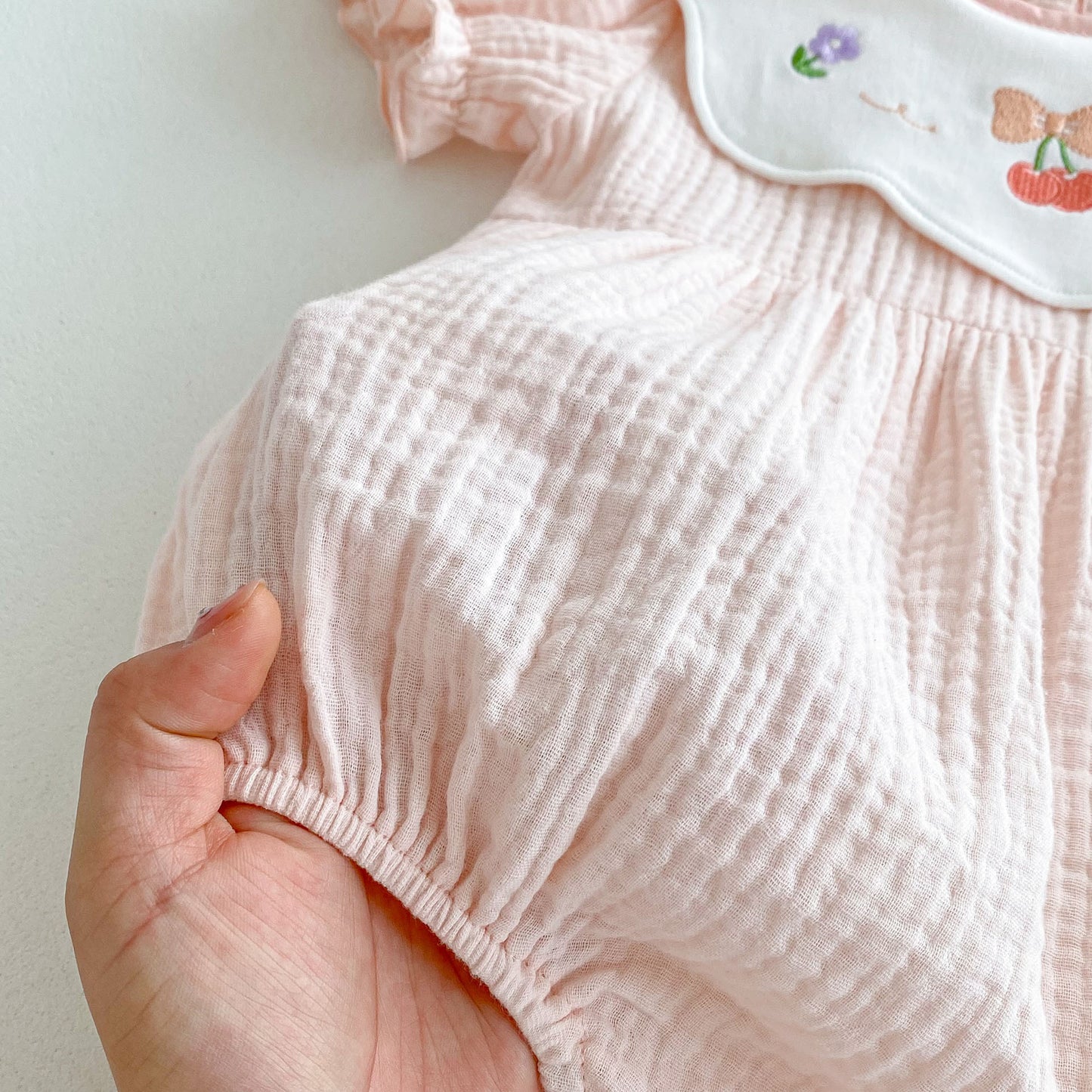 【BABY】夏新作 綿ガーゼ刺繍ロンパースSK090303