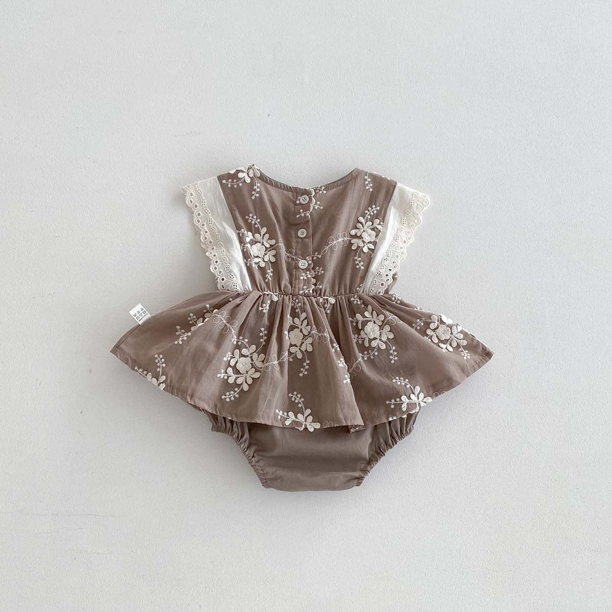 【BABY】夏新作 フリル花刺繡ロンパースSK081303