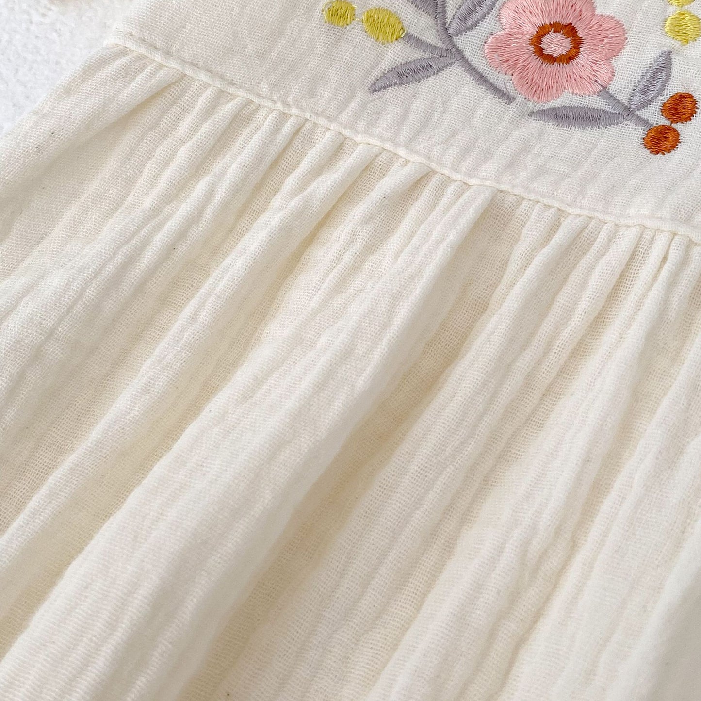 【BABY】夏新作 ナチュラルしわコットン刺繍ロンパースSK062311