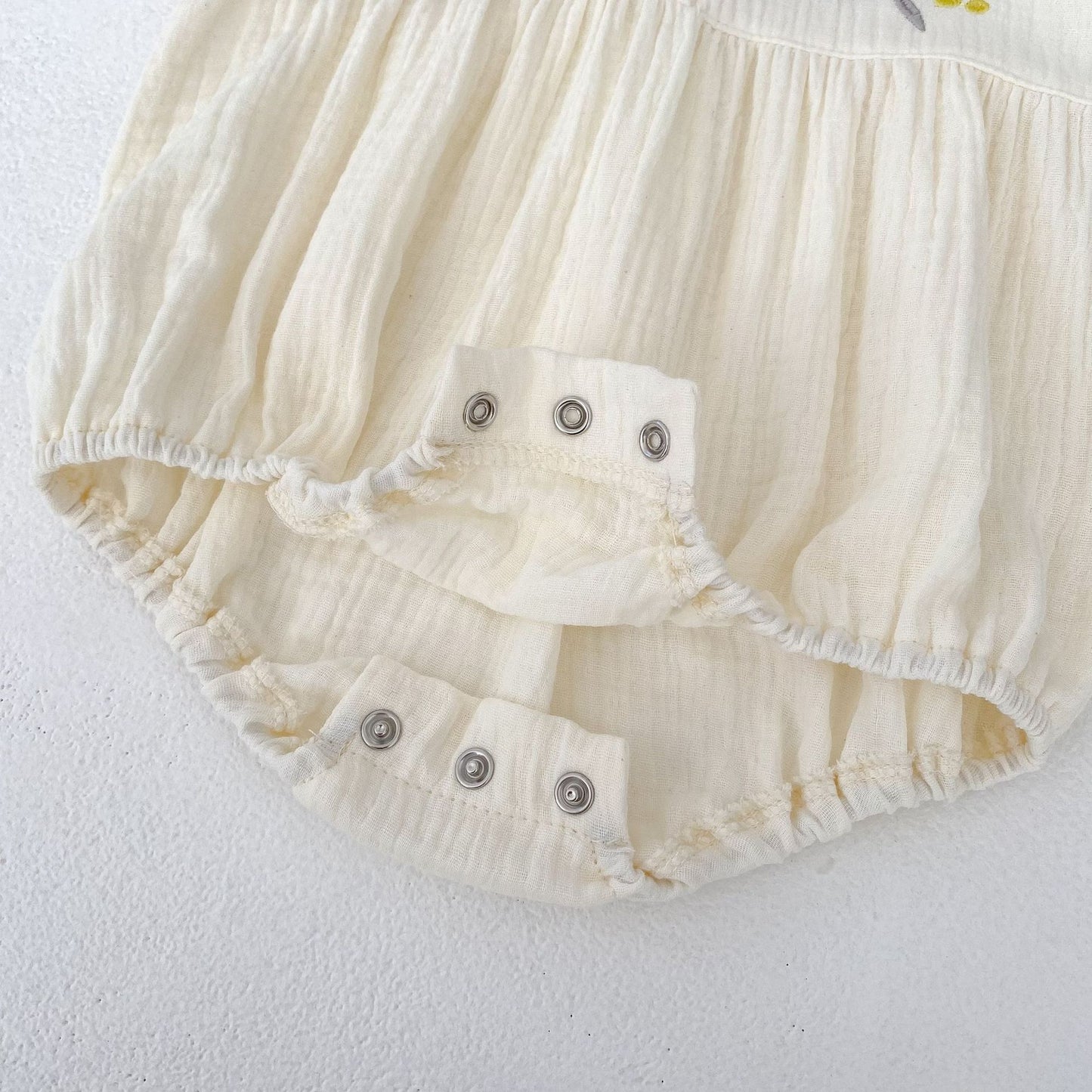 【BABY】夏新作 ナチュラルしわコットン刺繍ロンパースSK062311