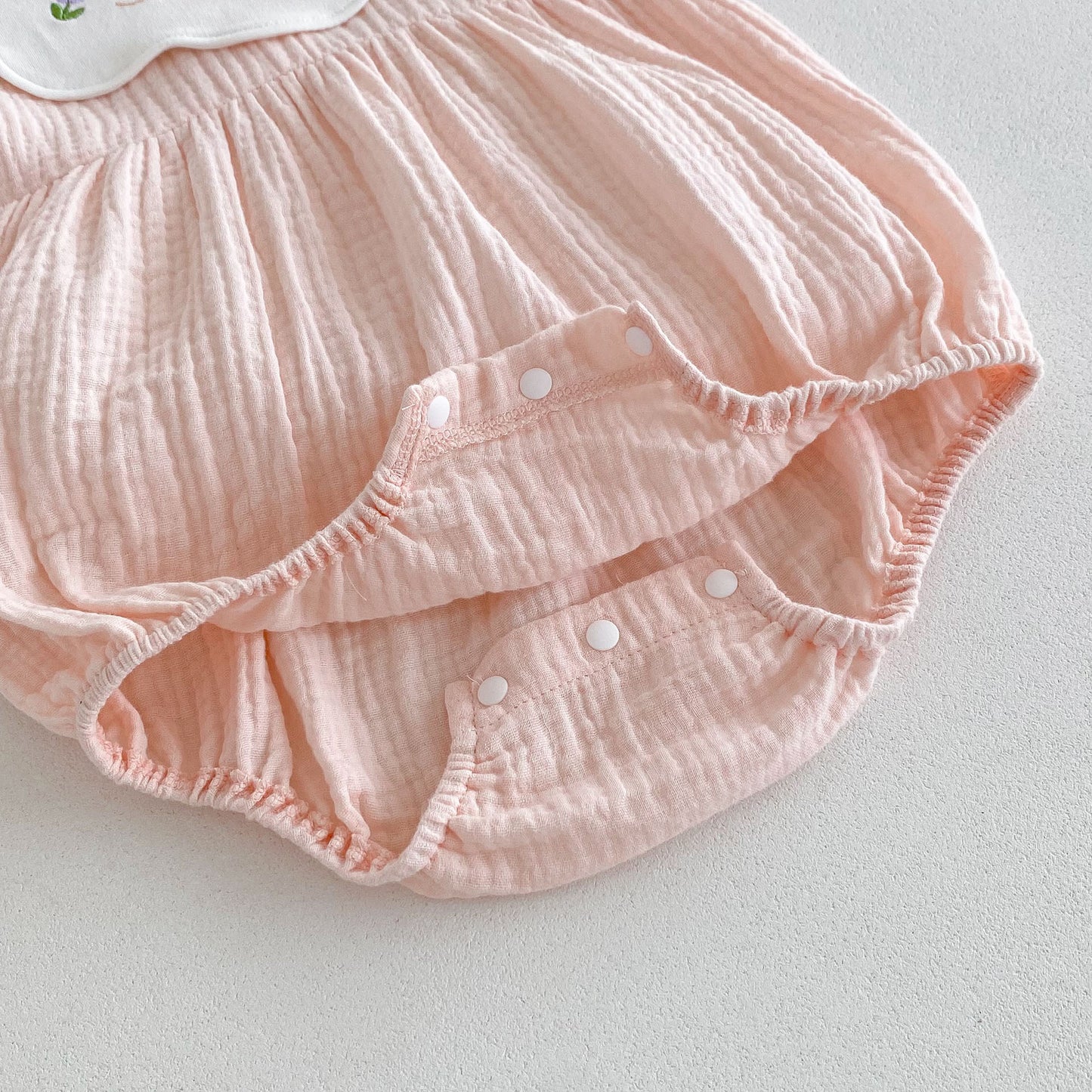【BABY】夏新作 綿ガーゼ刺繍ロンパースSK090303