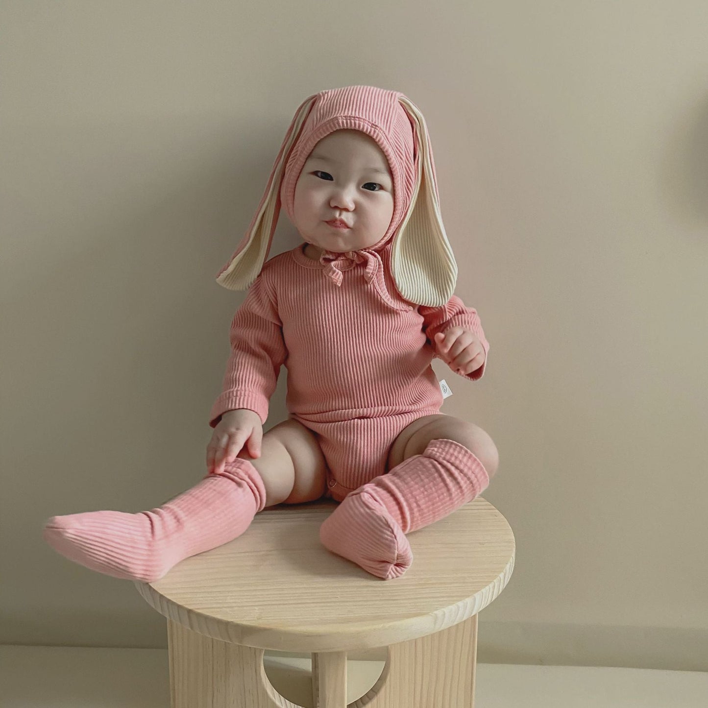 【BABY】ウサギ耳帽子付け純色綿製ロンパースセット2色SK11362