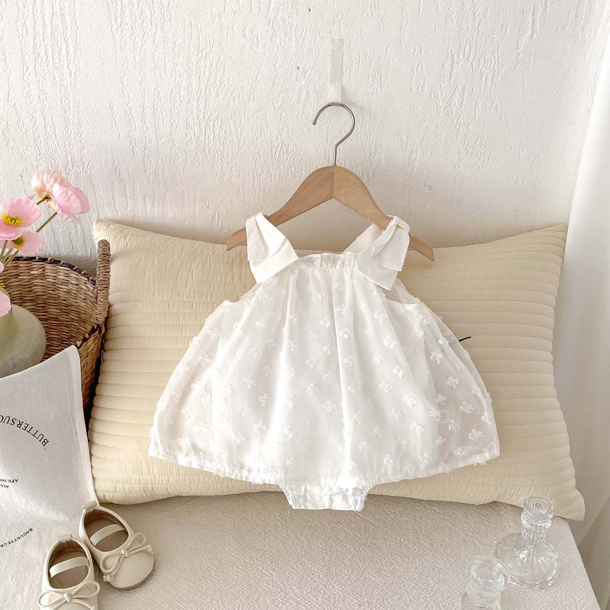 【BABY】夏新作 蝶結び刺繡可愛いロンパースSK081304