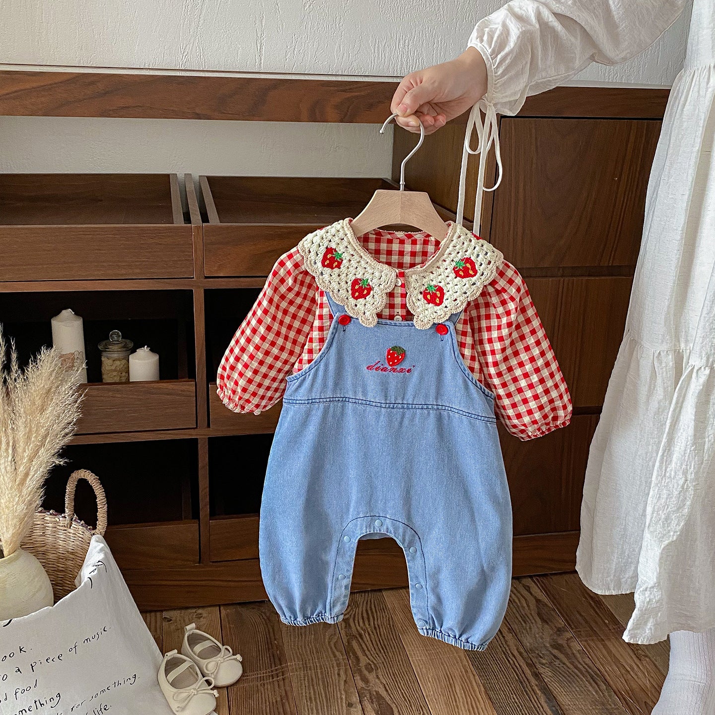 【BABY】いちごチェックブラウス&いちご刺繍サロペットSK100804
