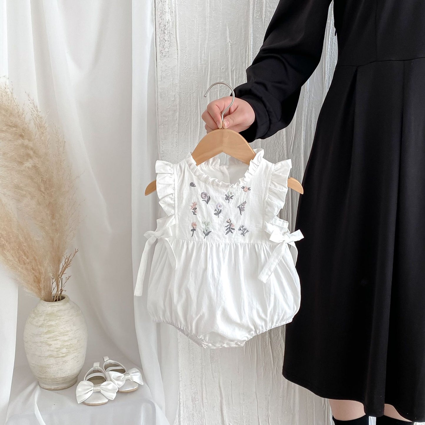 【BABY】夏新作 花柄刺繍サイドリボン ロンパースSK062305