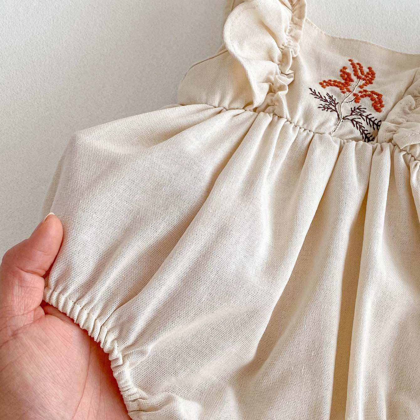 【BABY】夏新作 スウィート刺繍フリルロンパースSK062717