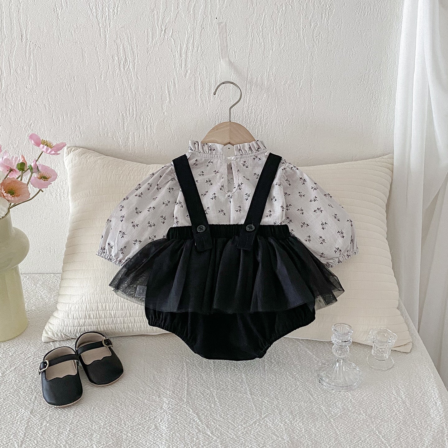 【BABY】小花柄ブラウス&無地サロペットロンパースSK100426