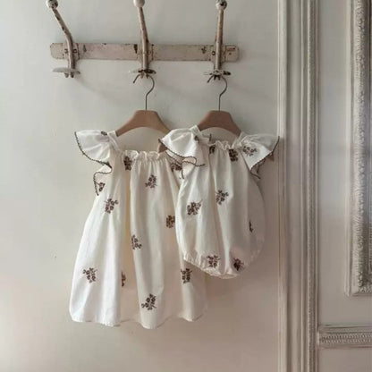 【BABY】夏新作 刺繍入りコットンロンパースSK082515
