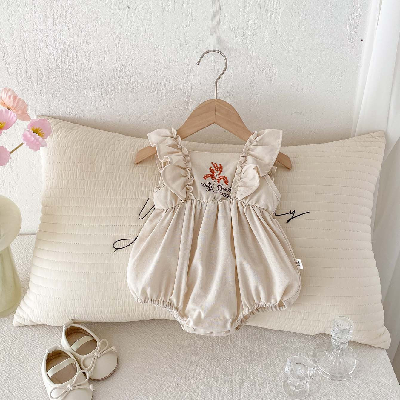 【BABY】夏新作 スウィート刺繍フリルロンパースSK062717