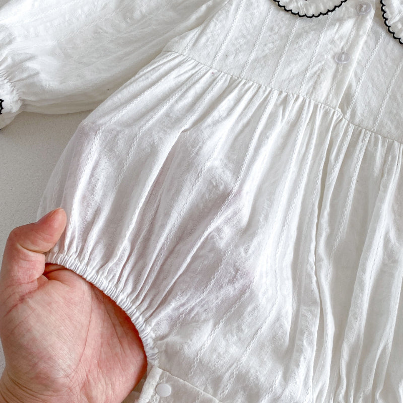 【BABY】刺繍入りドールカラーロンパースSK103607