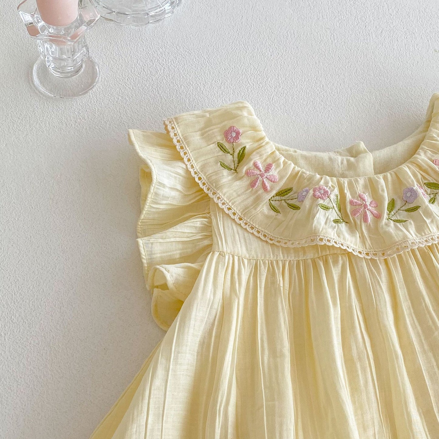 【BABY】夏新作 ラウンドネック刺繍フリルロンパースSK070110