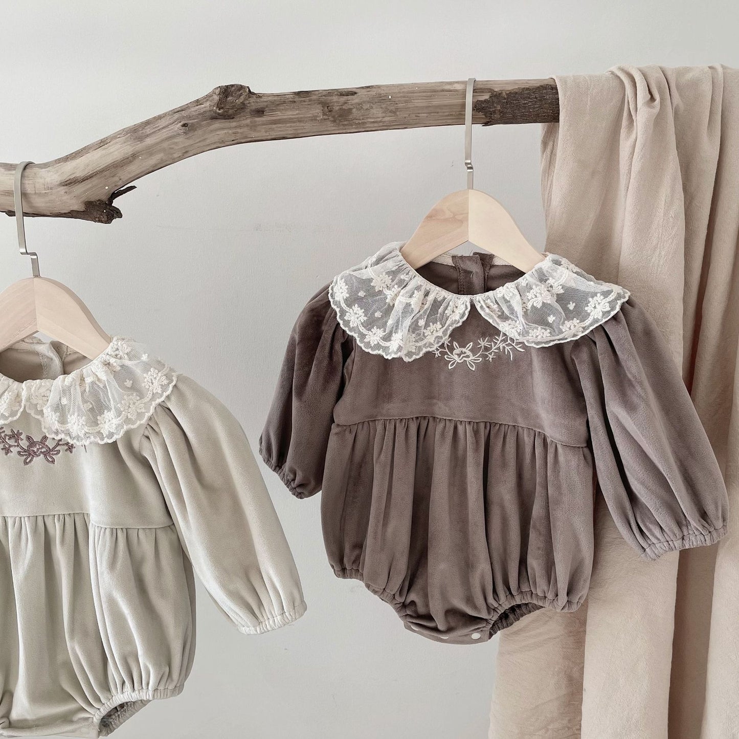【BABY】レース襟花刺繡ロンパースSK022505