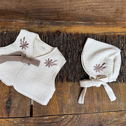 【BABY】刺繍入り斜めベスト＆帽子セットORロンパースSK11322